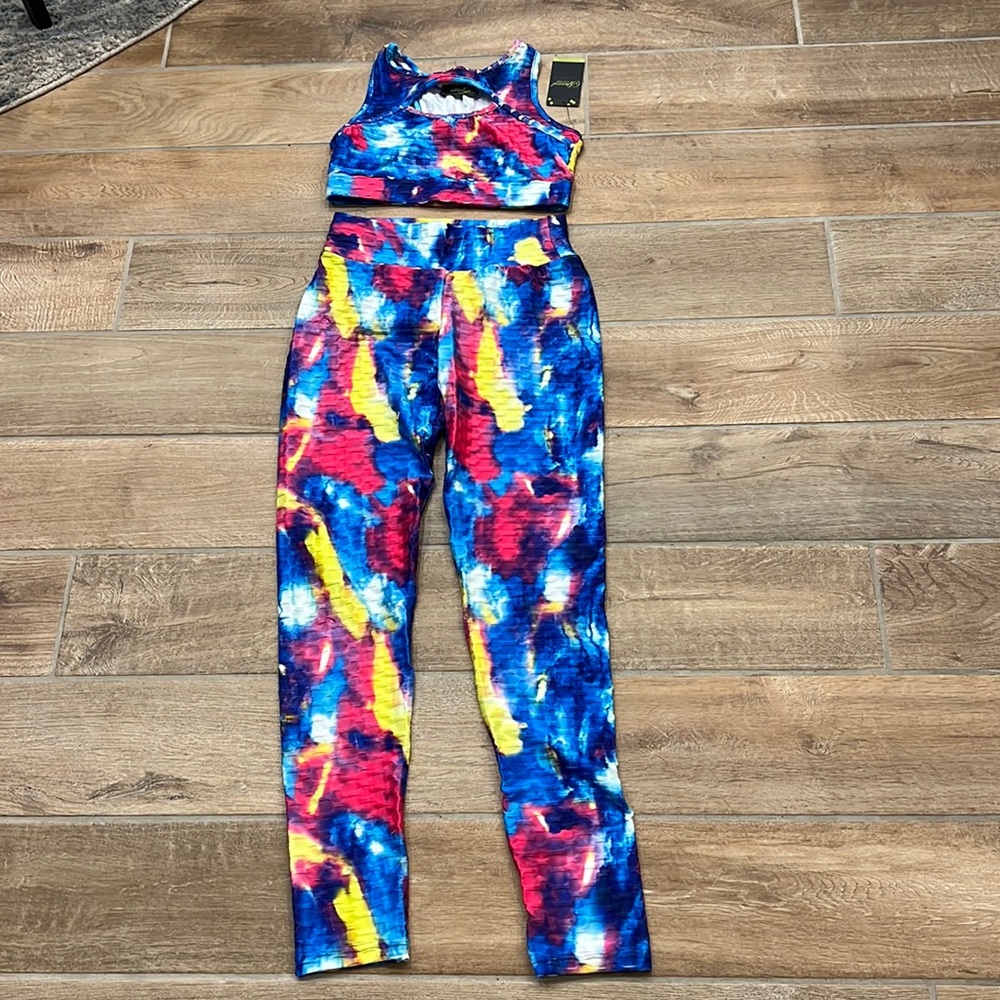Premium activewear set! Bra top and leggings with butt enhancing ruched back!